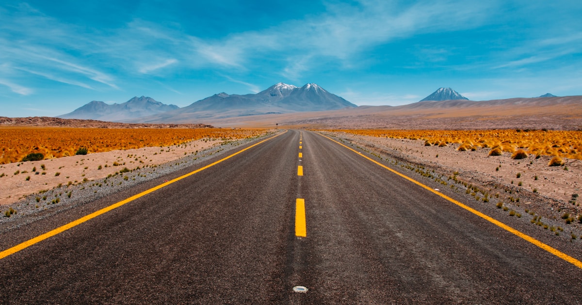 American highway stretching across the country - car insurance by state guide