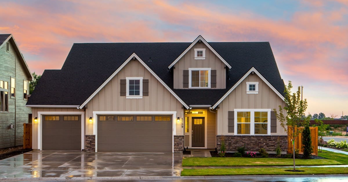 Does Bundling Home and Auto Really Save Money? 15-25% Discount Reality Check 2026